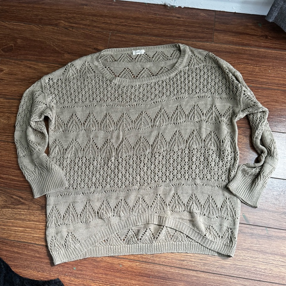 Excellent condition. 50% wool and 50% polyester